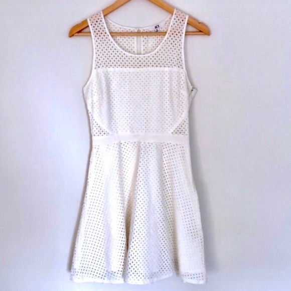Jack by BB Dakota white laser cut lace dress size2 - Picture 2 of 5